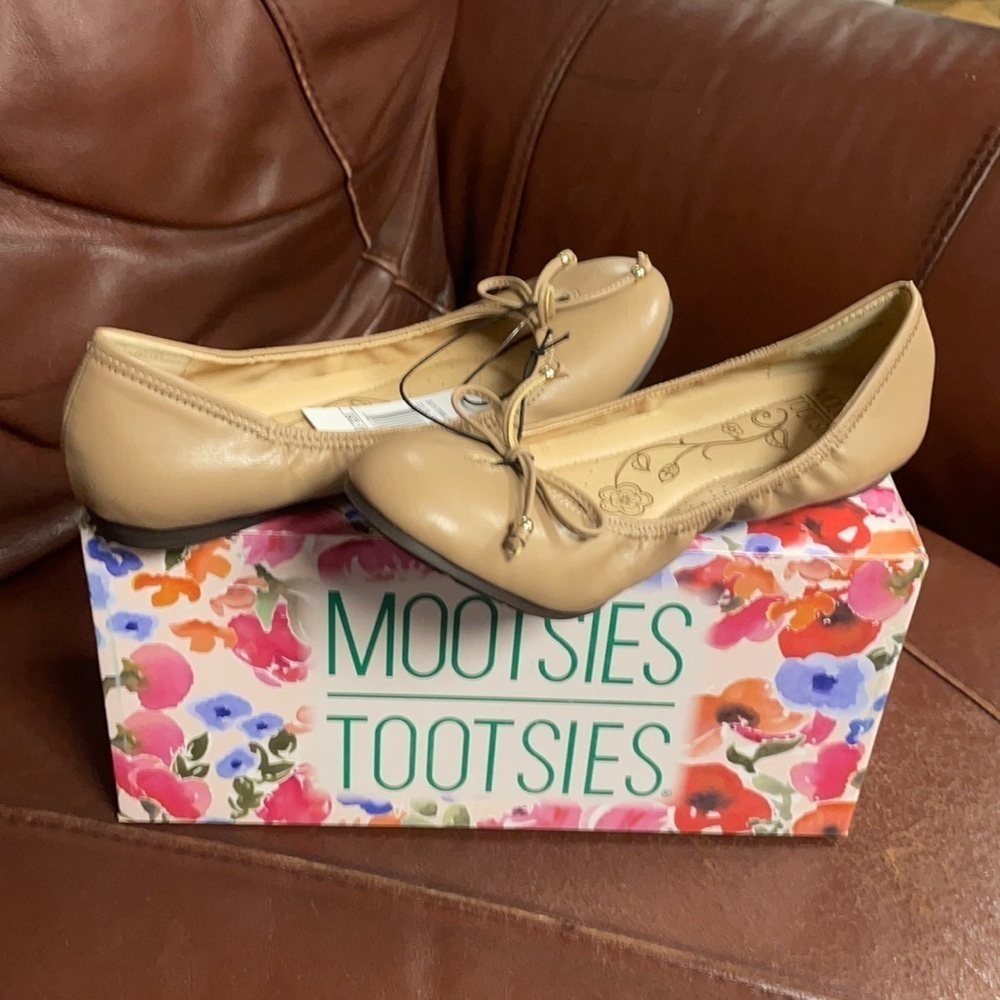 Mootsies Tootsies W 6.5  Sand Flats new with Box - Picture 3 of 6